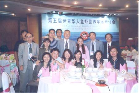 2004 (33).jpg - Sep 5~13, 2004 第5屆世界華人魚蝦營養學術研討會(5th SWCSNFFS)(晚宴)(中國大陸，廣東省珠海市) [5th SWCSNFFS (Zhuhai, China)]-4